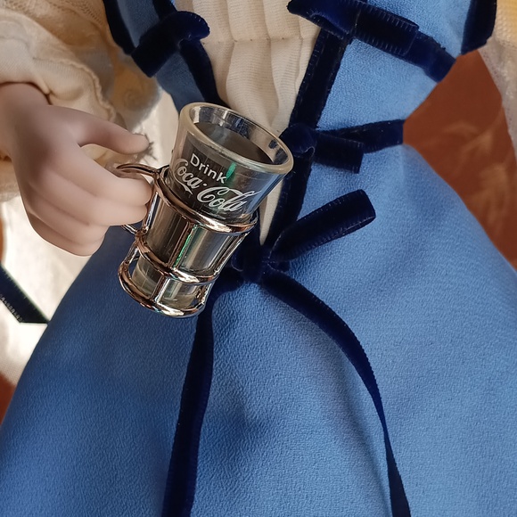 Felicia The Coca-Cola limited edition heirloom doll - Picture 3 of 13